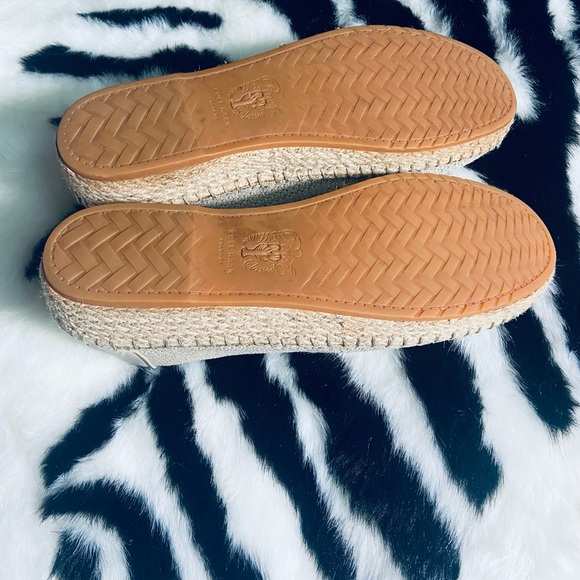 Cole Haan Beige/Gold Metalic Cloud Heel Sz 8 Wedge Slip on women’s Shoes - Picture 5 of 7